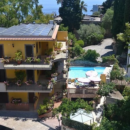 Residence Villa Il Glicine Таормина Екстериор снимка