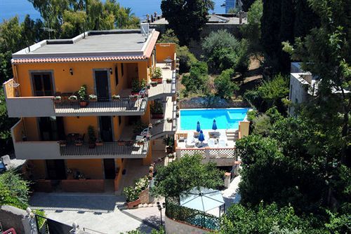 Residence Villa Il Glicine Таормина Екстериор снимка