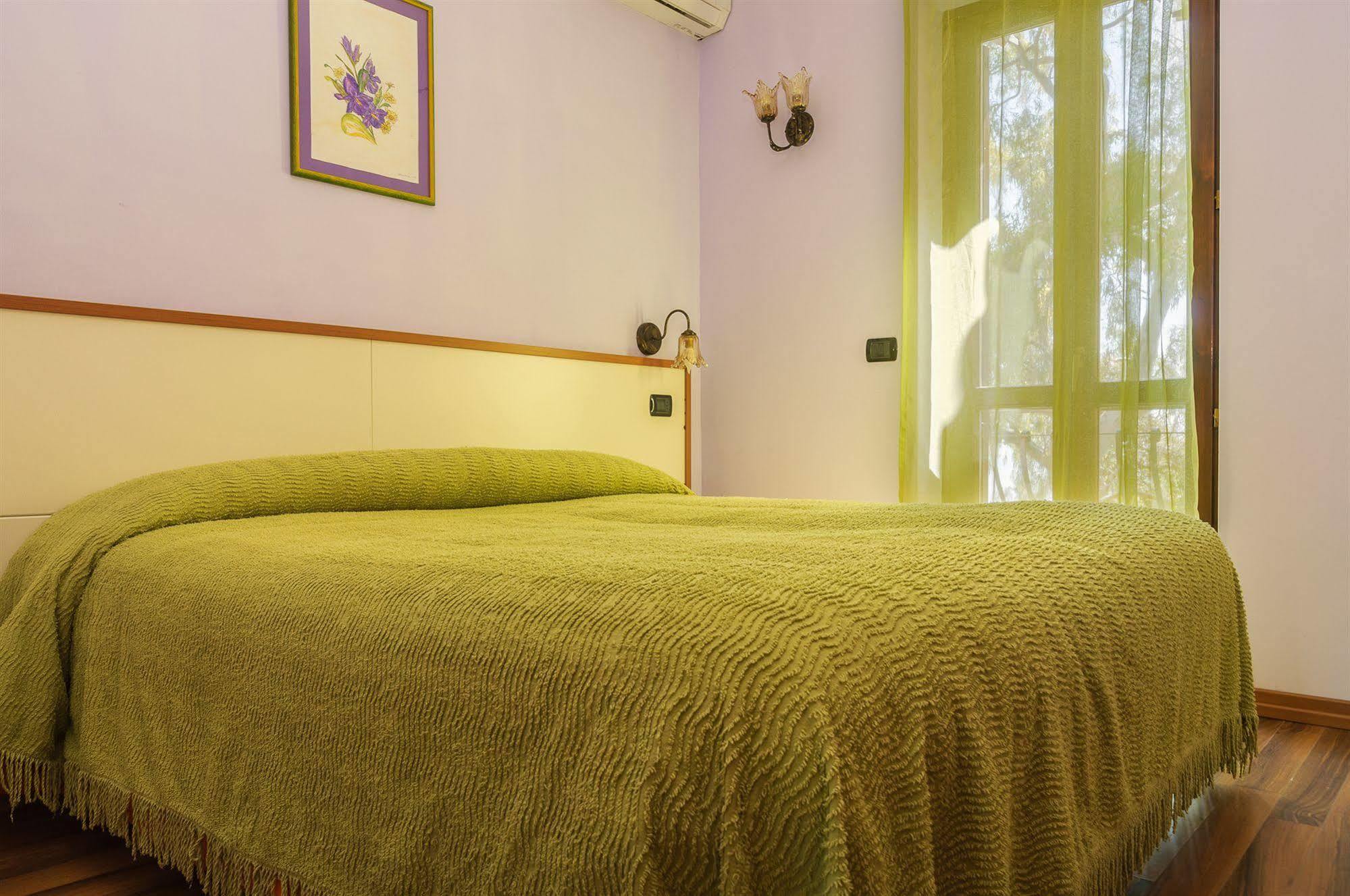 Residence Villa Il Glicine Таормина Екстериор снимка